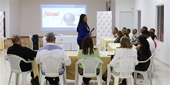 TALLER: MANEJO DE EMOCIONES, EN LA ASOCIACIÓN DE VISITADORES A MEDICOS (ASOVIMECI), IMPARTIDO POR: LIC. ILIANA SANTOS TALLER: MANEJO DE EMOCIONES, EN LA ASOCIACIÓN DE VISITADORES A MEDICOS (ASOVIMECI), IMPARTIDO POR: LIC. ILIANA SANTOS