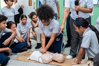 Taller de primeros auxilios realizados en el Politécnico Prof. Mercedes Altagracia Cabral De León De Guayabal por la LICDA. Rita Inés García Taller de primeros auxilios realizados en el Politécnico Prof. Mercedes Altagracia Cabral De León De Guayabal por la LICDA. Rita Inés García