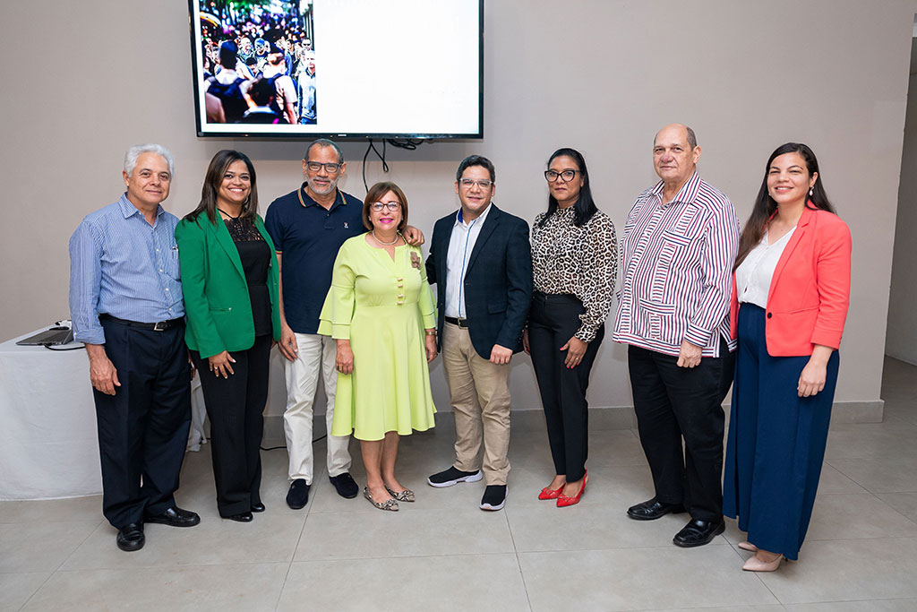 Charla educativa sobre impacto del balance social cooperativa realizada en La Antillana restaurante por el LIC. Larry Mayrina